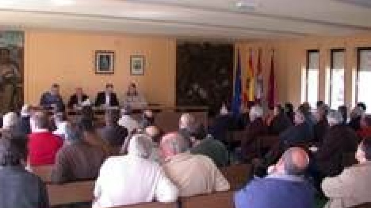 Reunión de la junta de explotación del sistema Órbigo y Tuerto, ayer en Hospital de Órbigo