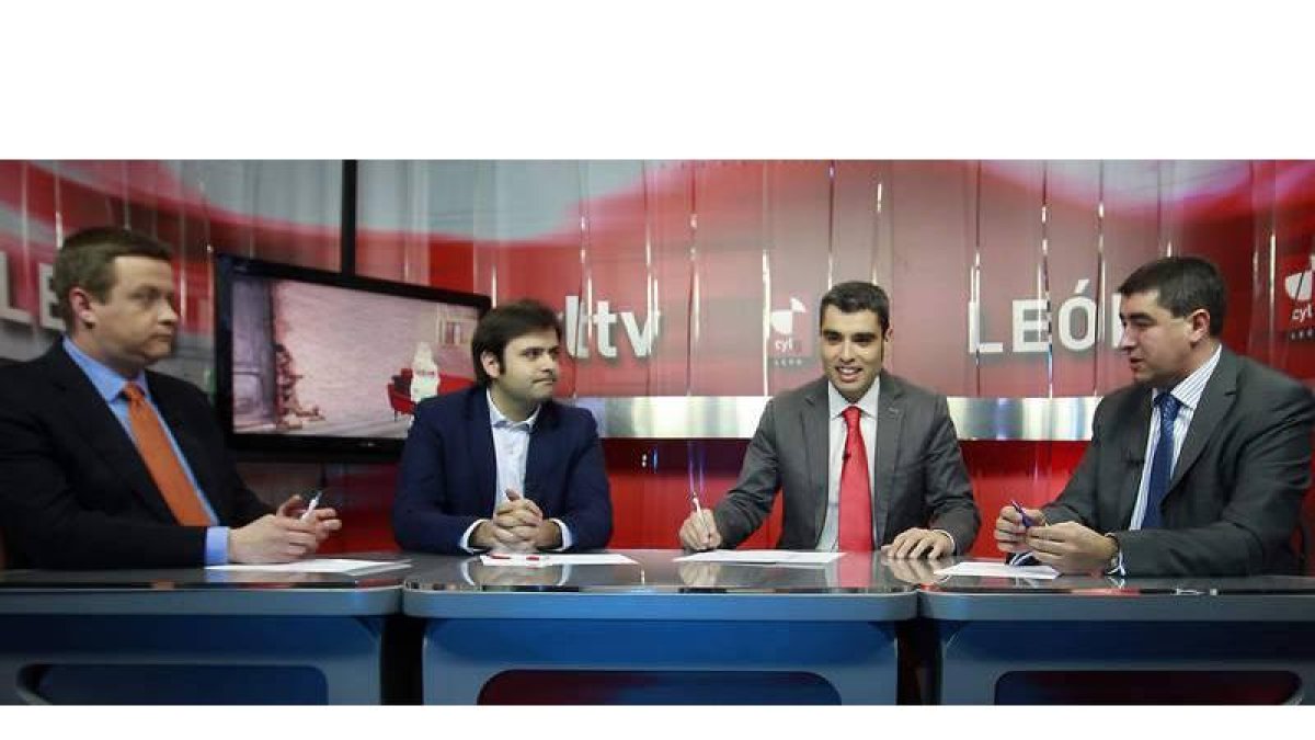 Germán Gavela, Celestino Rodríguez, Roberto Núñez y Pablo R. Lago, en la grabación del programa.