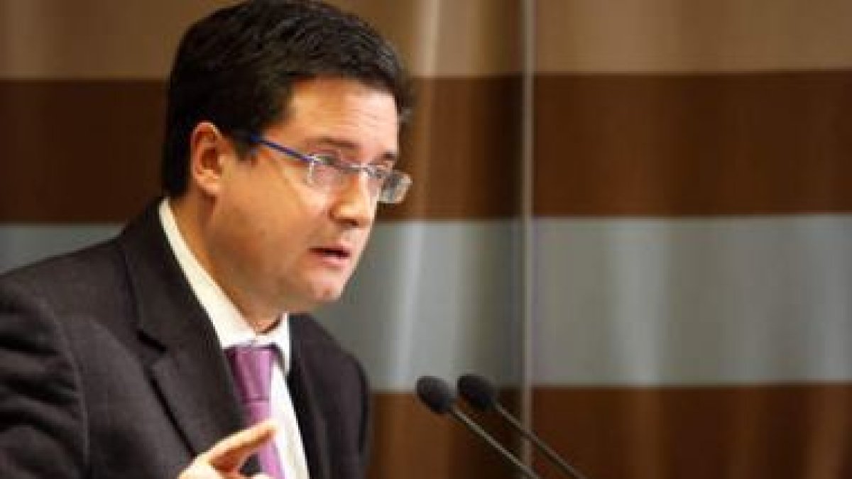 El secretario autonómico del PSOE, Óscar López, durante la comparencia ante la prensa.