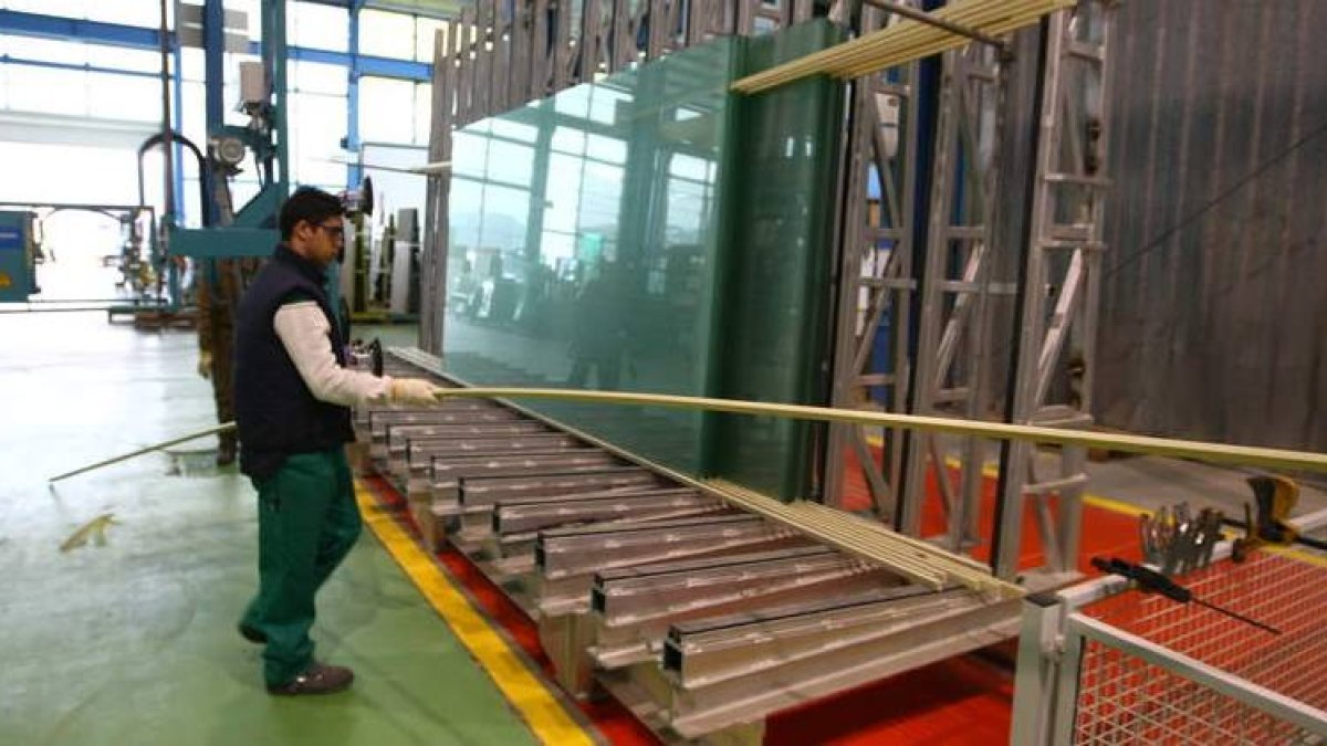 Imagen de archivo de uno de los trabajadores de la factoría cristalera.