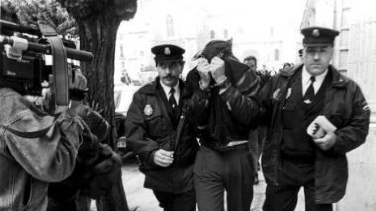 Andrés Mayo antes de llegar a la Audiencia, donde se le juzgó en octubre de 1991
