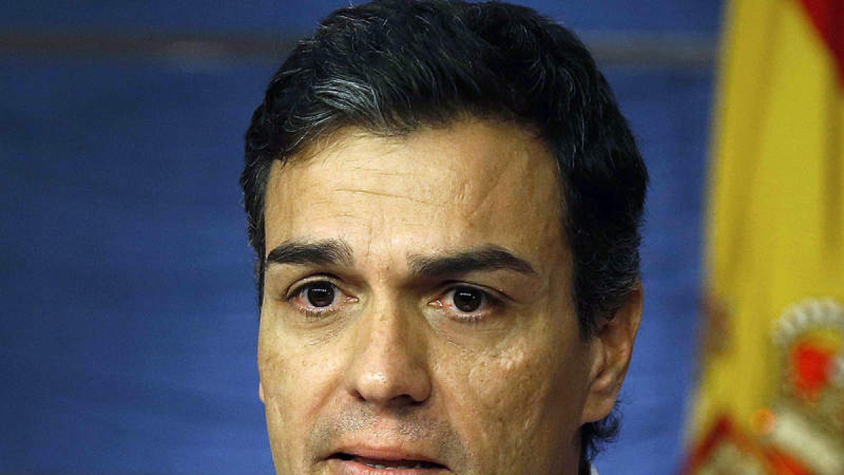 El ex secretario general del PSOE, Pedro Sánchez, durante el anuncio que realizó ayer. PACO CAMPOS
