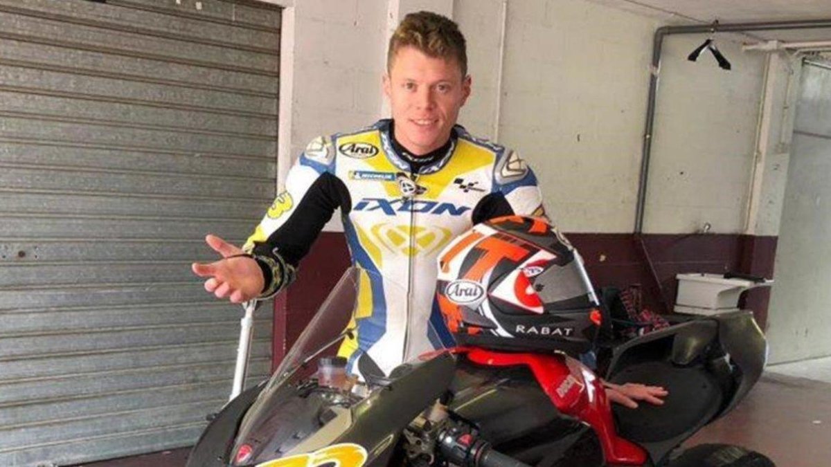 Tito Rabat se ha vuelto a subir a su Ducati, ayudado de unas muletas