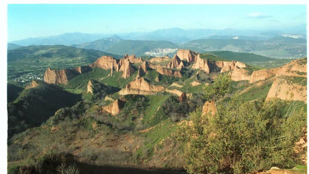Vista de Las Médulas desde el Mirador de Orellán