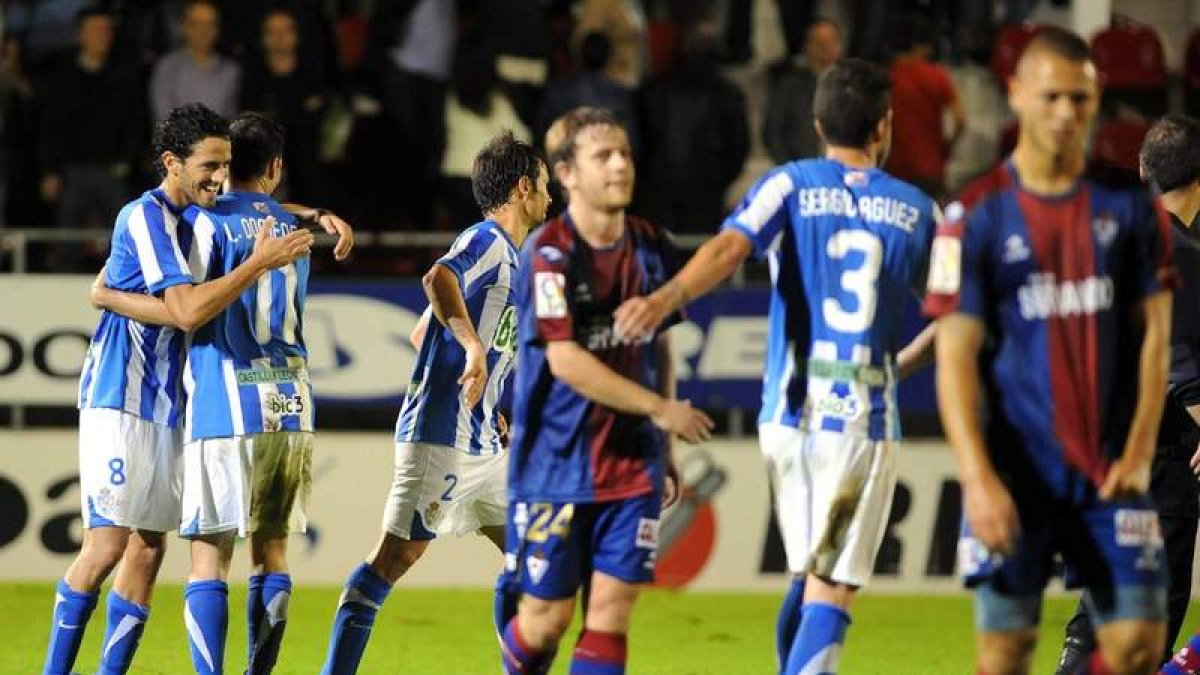 La Deportiva celebra la clasificación en la eliminatoria ante el Eibar del 12 de octubre del 2011.