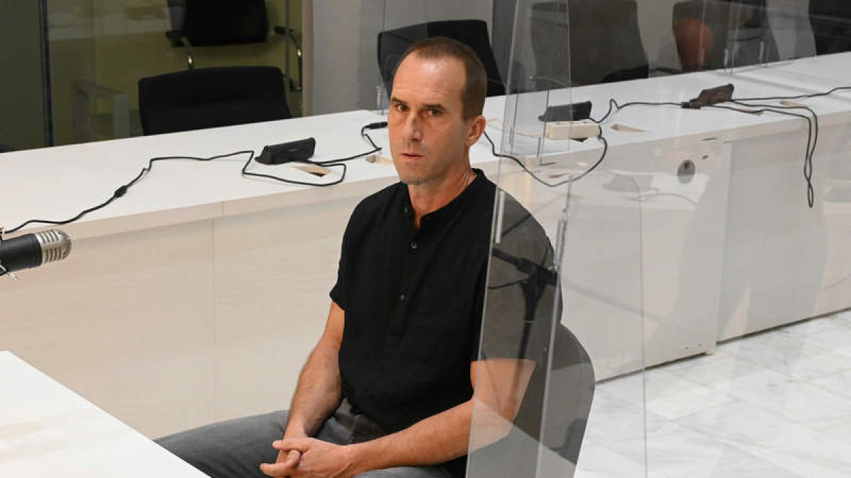 El etarra Garikoitz Aspiazu, alias ‘Txeroki’, ayer durante la vista. FERNANDO VILLAR