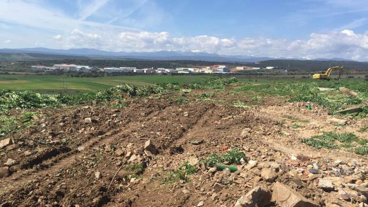 Los trabajos en El Sierro comenzaron ayer, tras años esperando la solución. A. VALENCIA
