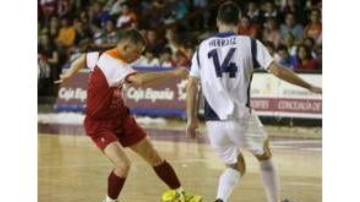 Jesús dispuso de varias ocasiones pero esta vez el balón no quiso entrar