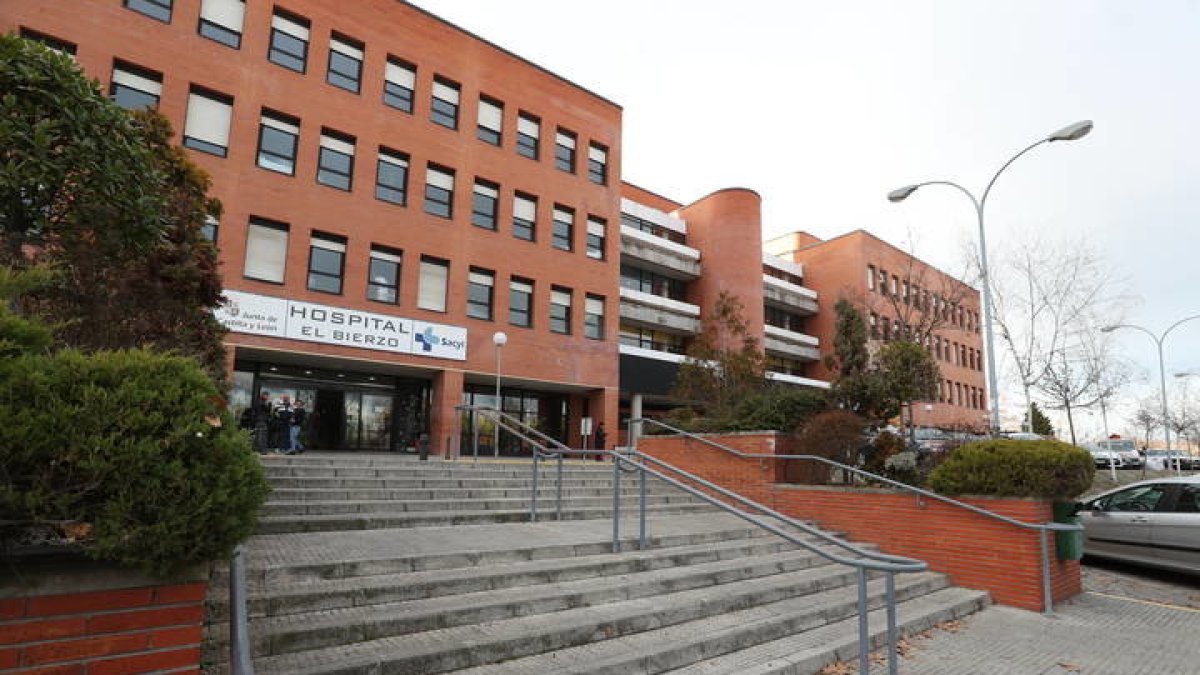 Los heridos fueron trasladados al Hospital del Bierzo. ANA F. BARREDO
