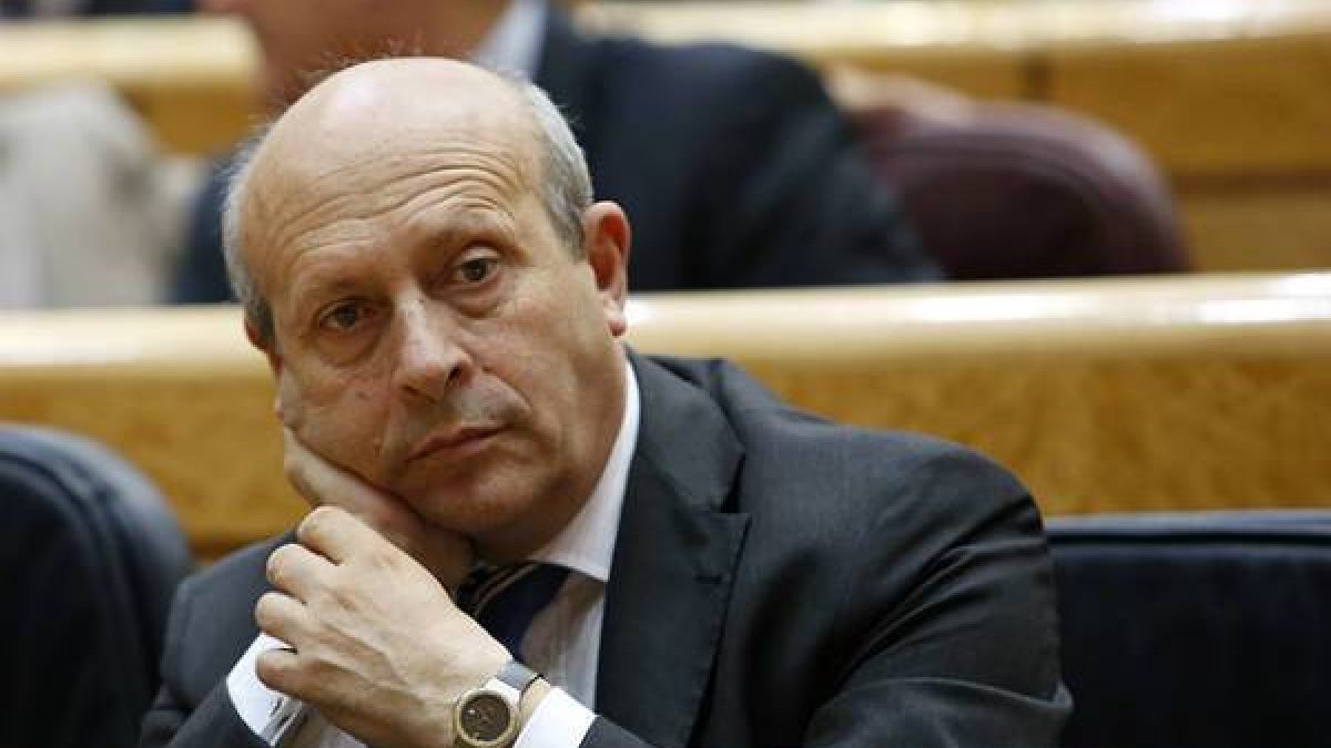Antonio Hernando, portavoz del PSOE, ha anunciado que pedirá la comparecencia del exministro y de Margallo.