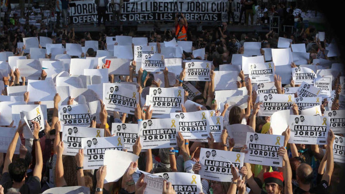 Manifestación para pedir la libertad de Sànchez y Cuixart. T. ALBIR