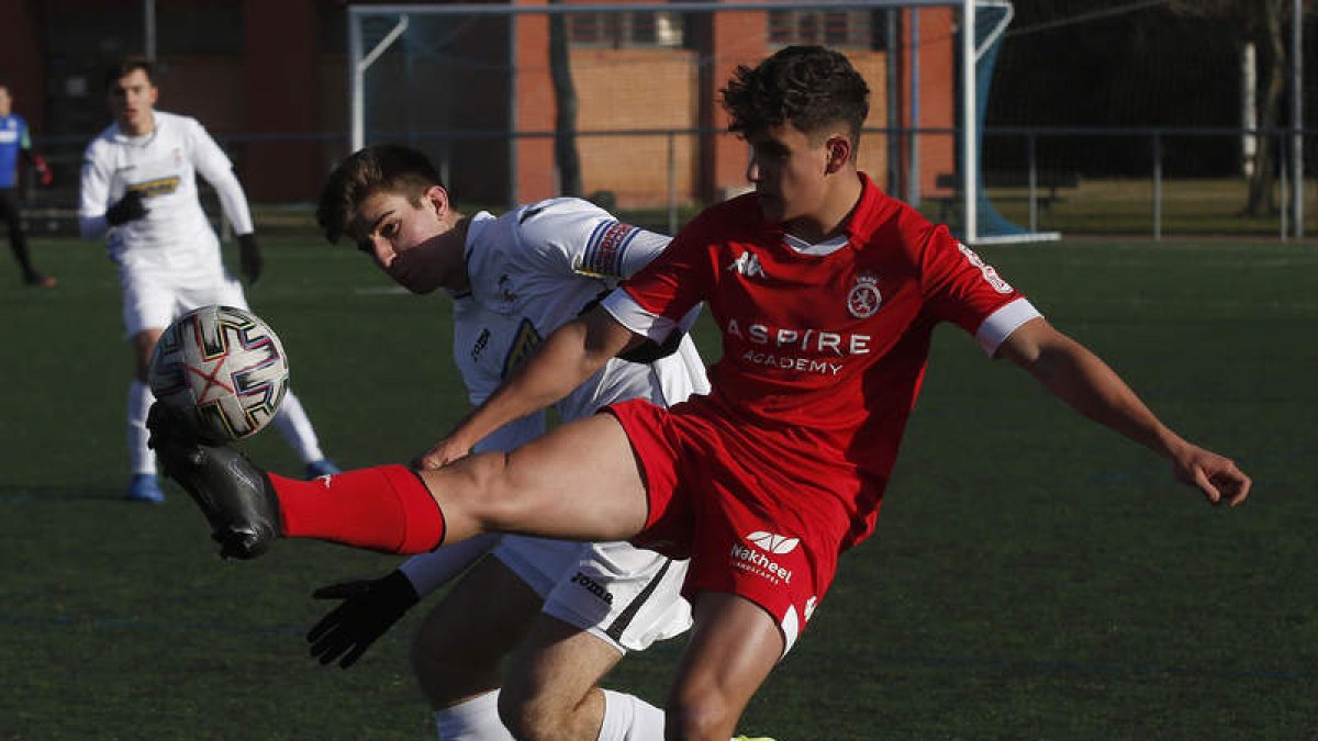 El derbi finalizó con un empate que no beneficia a nadie. FERNANDO OTERO