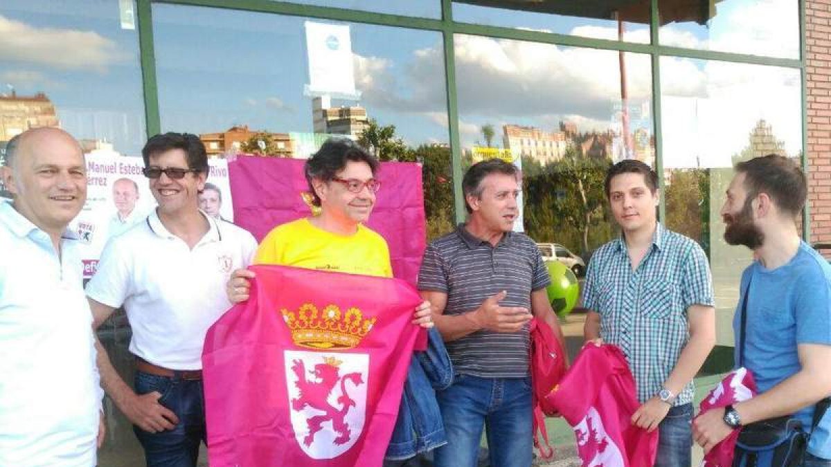 Los candidatos de UPL antes del corro. DL