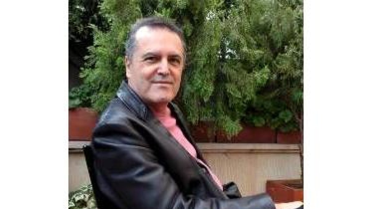 El escritor J. Carlos Cobos Wilkins autor de «Biografía impura»