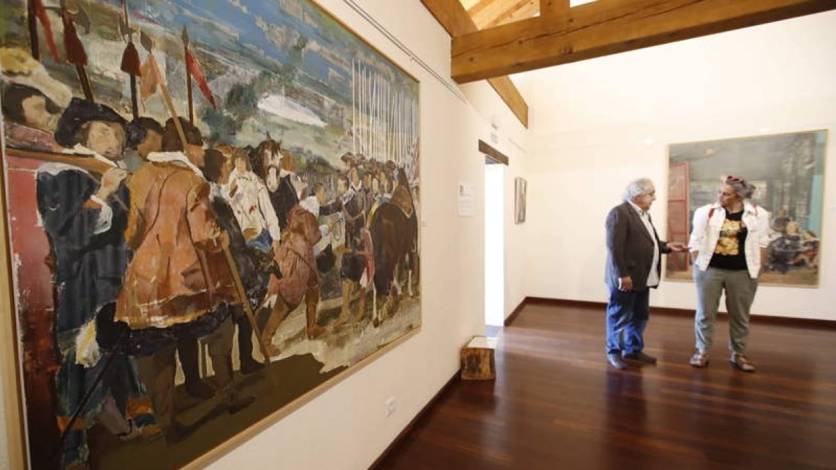 La Casona de la Fundación Sierra Pambley alberga en Villablino una exposición con una quincena de artistas. RAMIRO