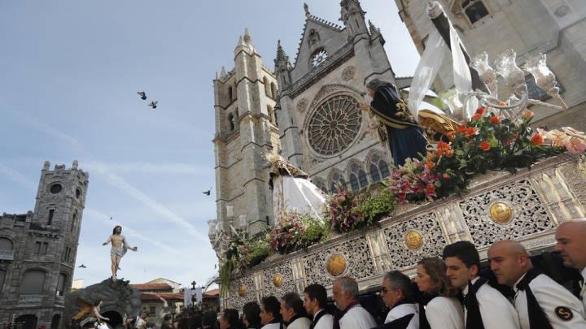 Procesión del Encuentro organizada por la Hermandad Jesús Divino Obrero