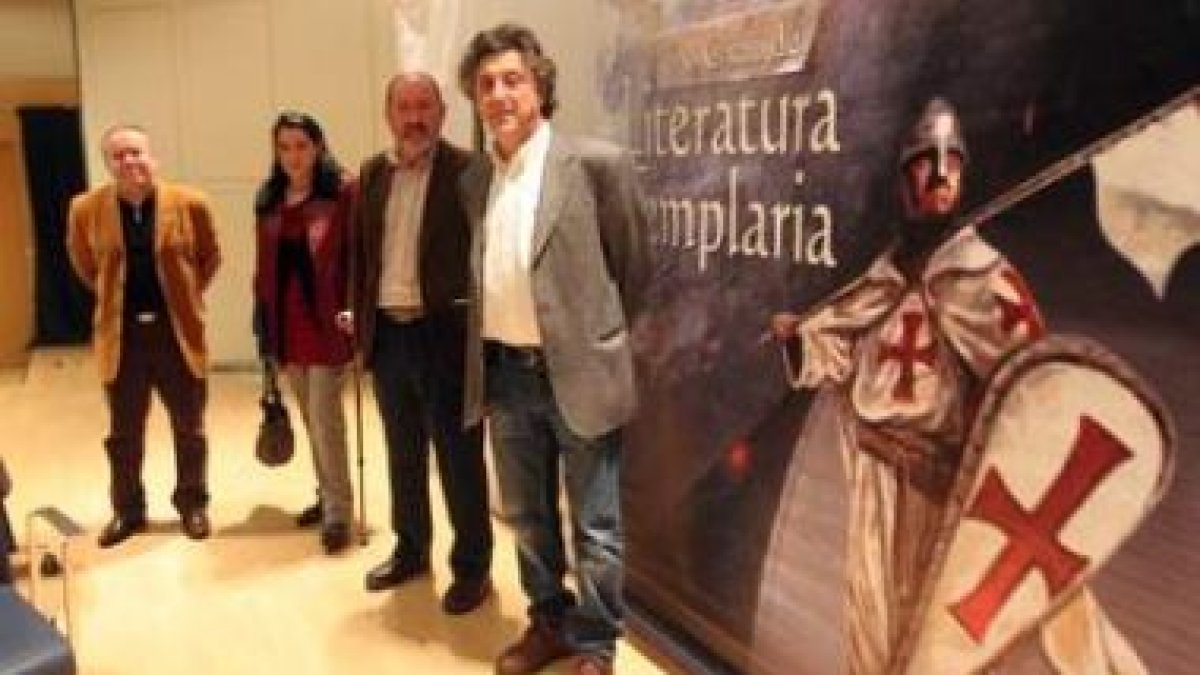 El catedrático de Literatura José Luis Suárez Roca cerró el ciclo templario.