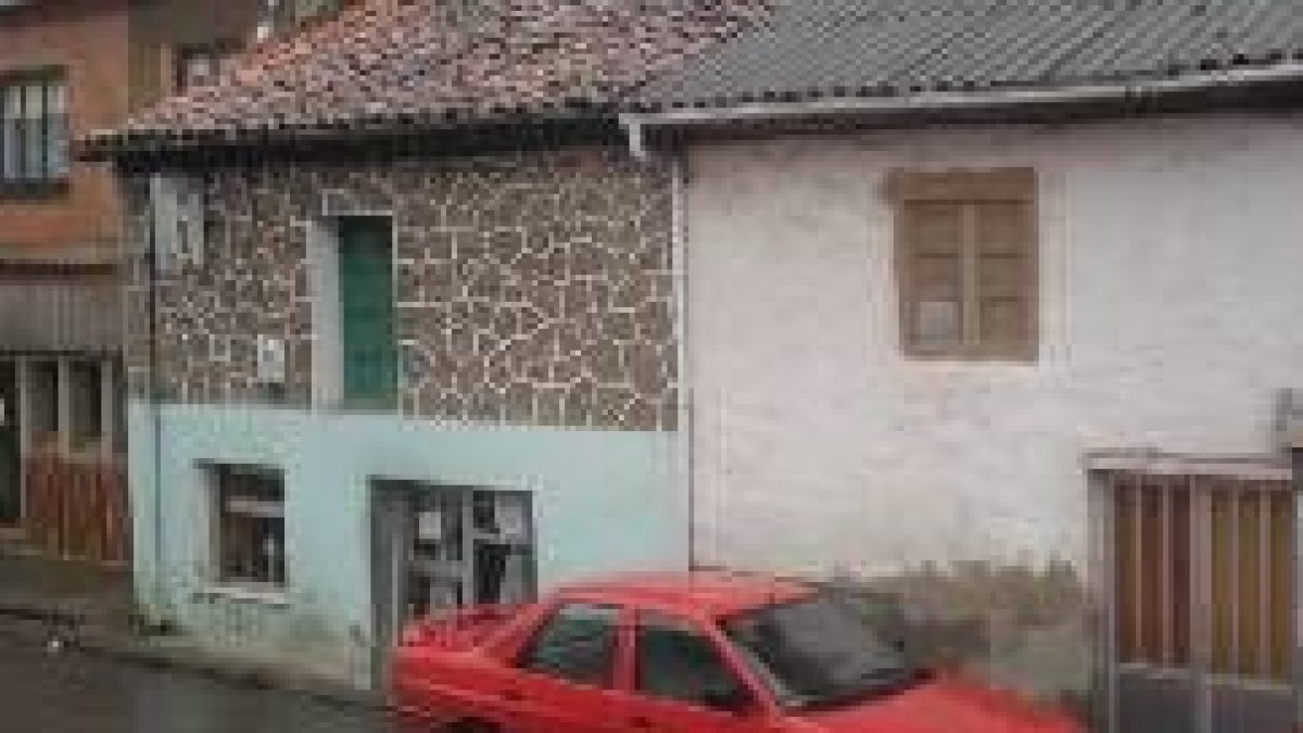 Fachada de la casa donde pasa sus vacaciones la familia de María Jesús