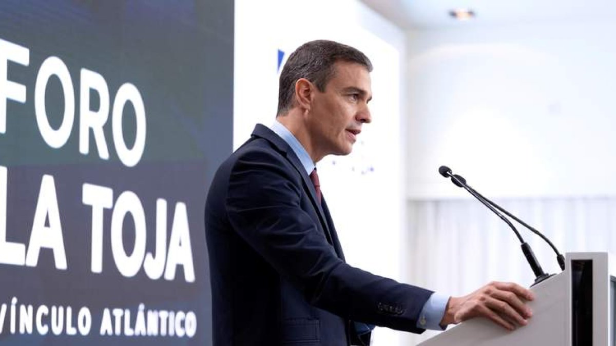 El presidente del Gobierno, ayer, durante su intervención en el Foro de La Toja. BORJA PUIG DE LA BELLACASA