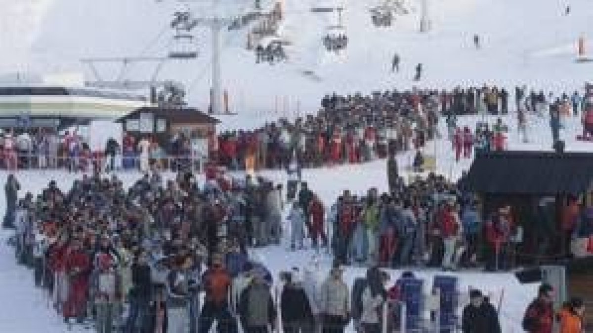 Los accesos a las pistas de la zona alta de la estación presentan el mayor problema de saturación
