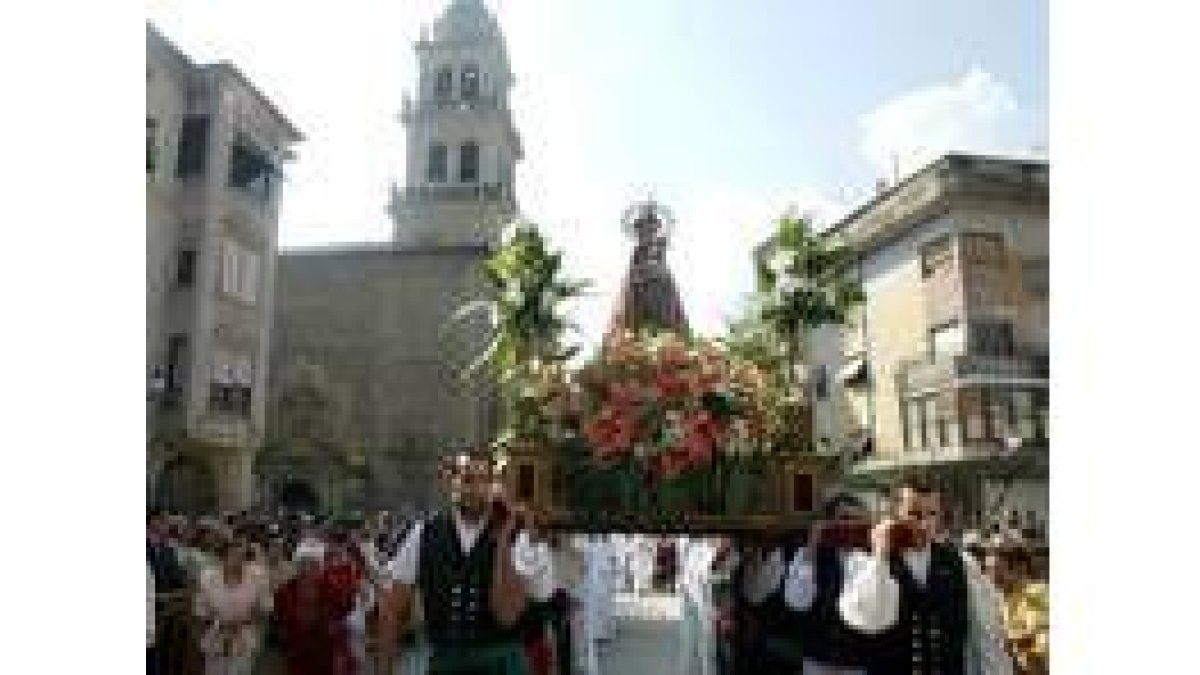 La Virgen de La Encina procesiona hoy por la calle Ancha