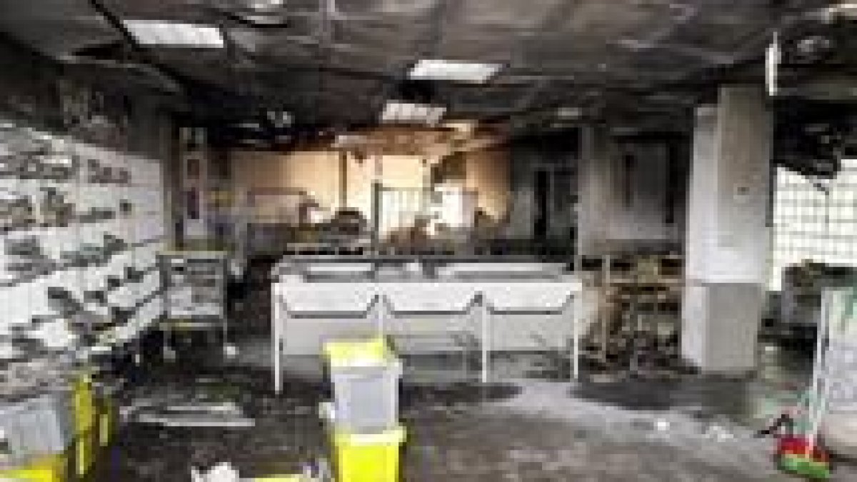 Interior de la oficina de Correos de Rentería atacada por los radicales hace unos meses