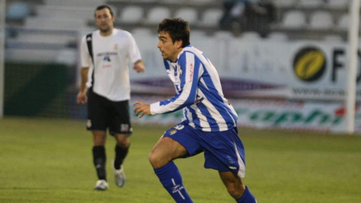 El ex deportivista Ernesto no podrá jugar hoy ante la Ponferradina debido a una lesión.