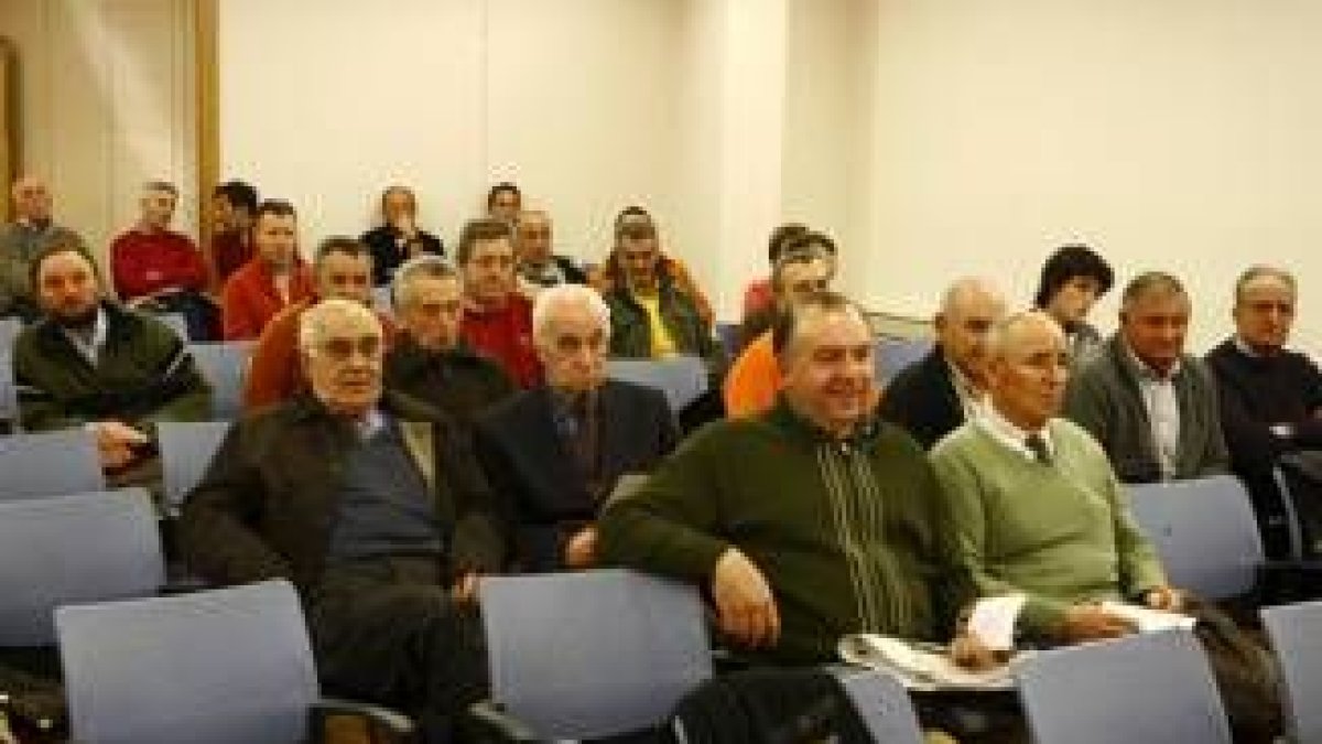 El público siguió atentamente todas las intervenciones de los ponentes