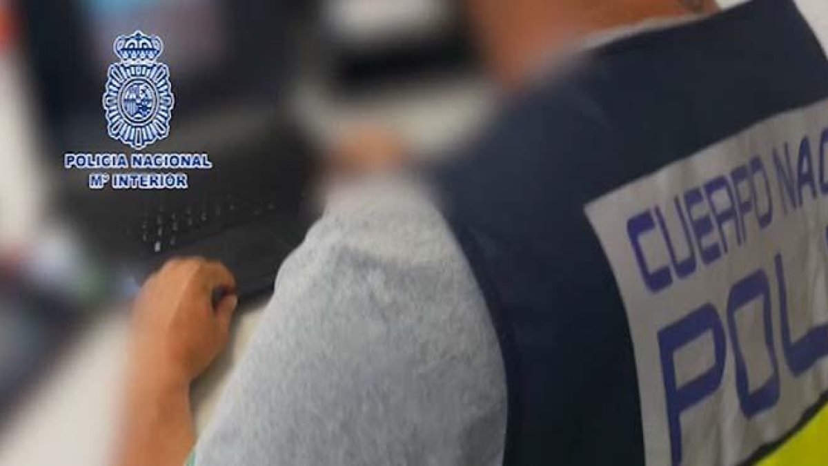Imágenes de la Policía Nacional que ha detenido en La Línea de la Concepción (Cádiz).