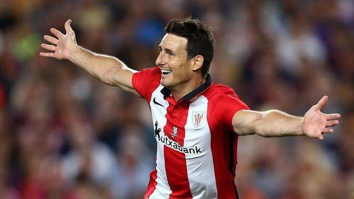 Aduriz celebra el gol del empate.