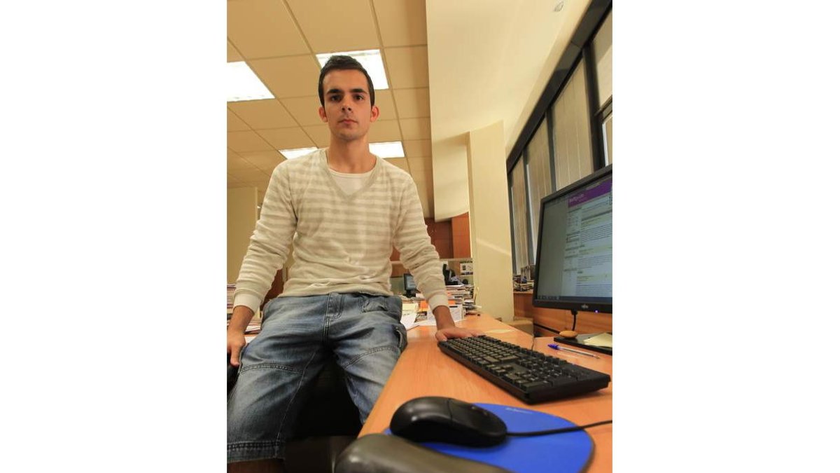 Alberto Castedo posa en su visita a Diario de León.