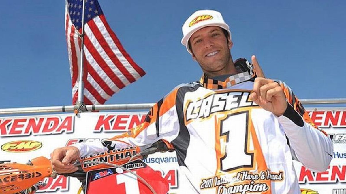 Kurt Caselli, celebrando una victoria.