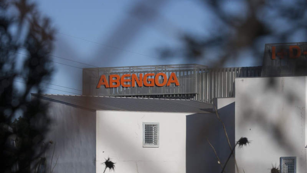 Planta de Abengoa, en Dos Hermanas (Sevilla), en una imagen de archivo. JOSÉ MANUEL VIDAL