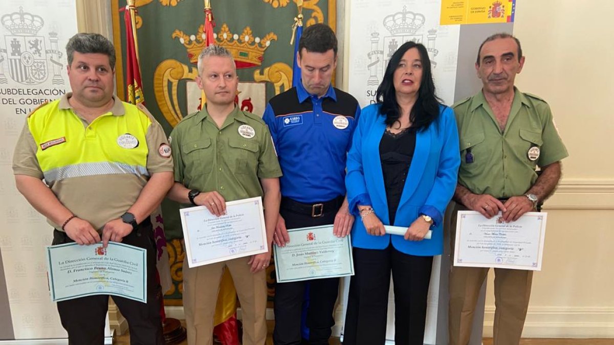 Algunos de los galardonados, tras el acto de esta mañana. RAMIRO