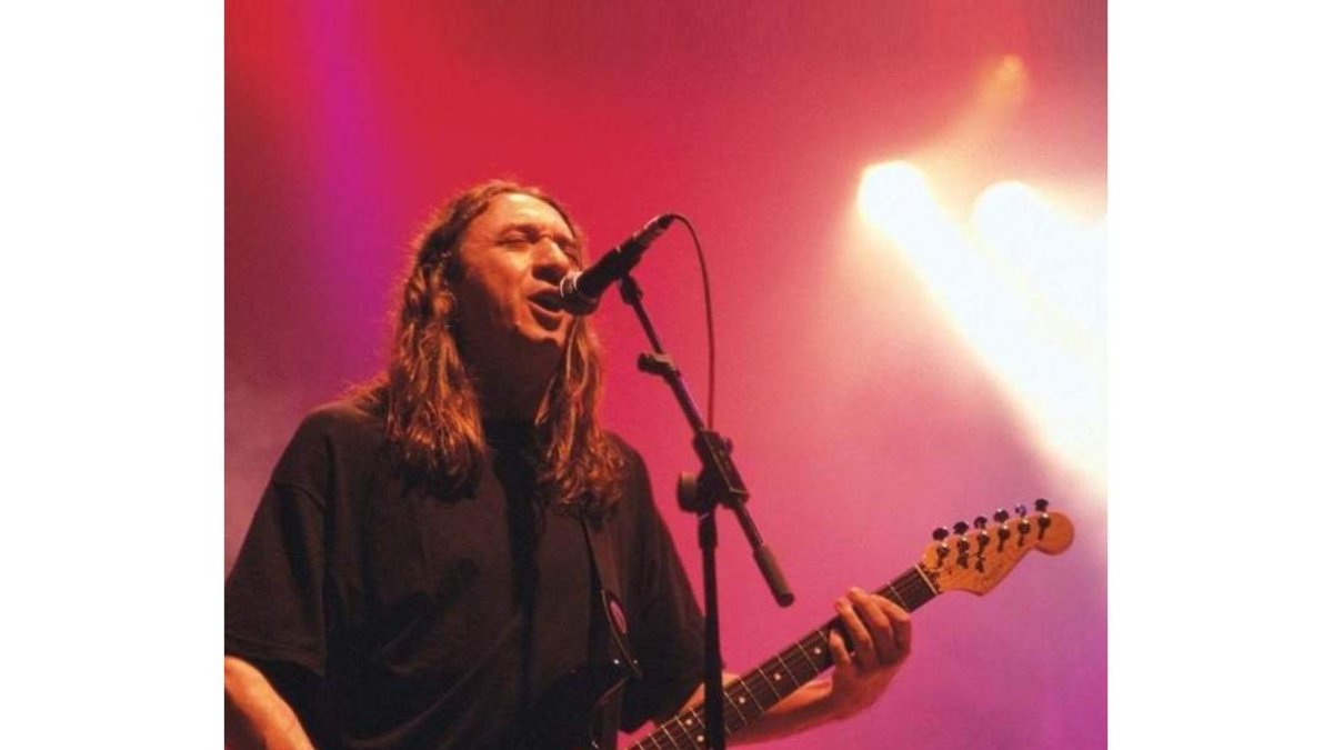 Rosendo, en uno de sus conciertos, en imagen de archivo. DL