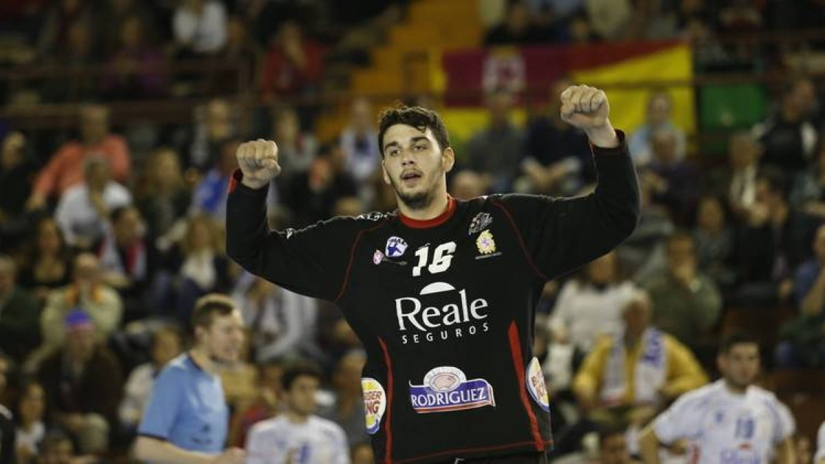 Asanin celebra la victoria del Ademar