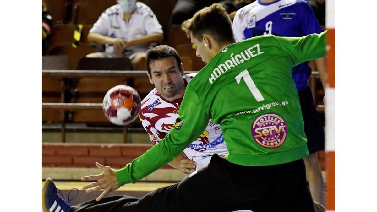 Carrillo, ahora en las filas del Benidorm, no se reencontrará con la afición leonesa hoy. J. CASARES