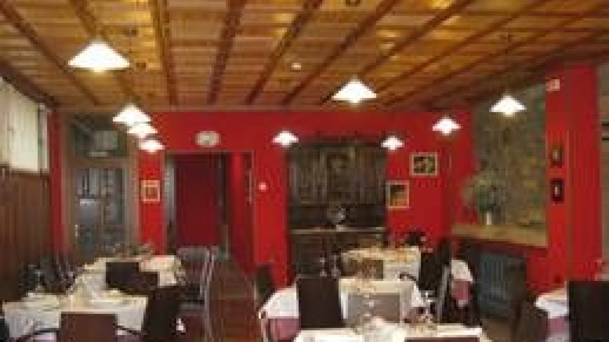 El comedor principal de la casona de Babia, con capacidad para 60 comensales