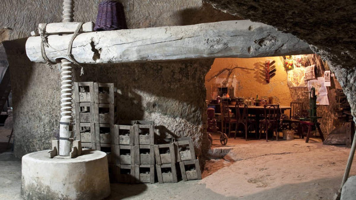Aspecto de uno de los dos lagares que tiene la bodega y en los que todavía se hizo el último pisado hace sólo quince años. JAVIER GARDUÑO