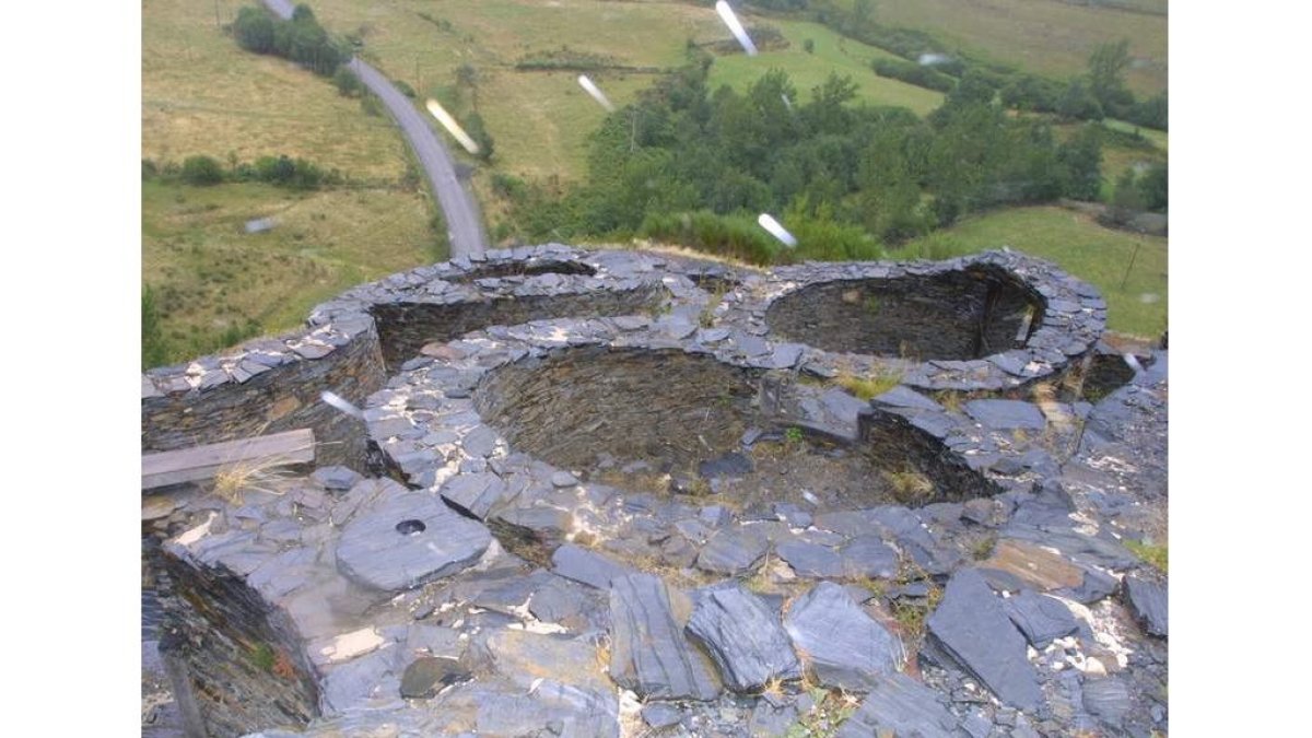 Edificaciones circulares del Castro de Chano, de tipo celta, habitado en la Edad del Hierro.