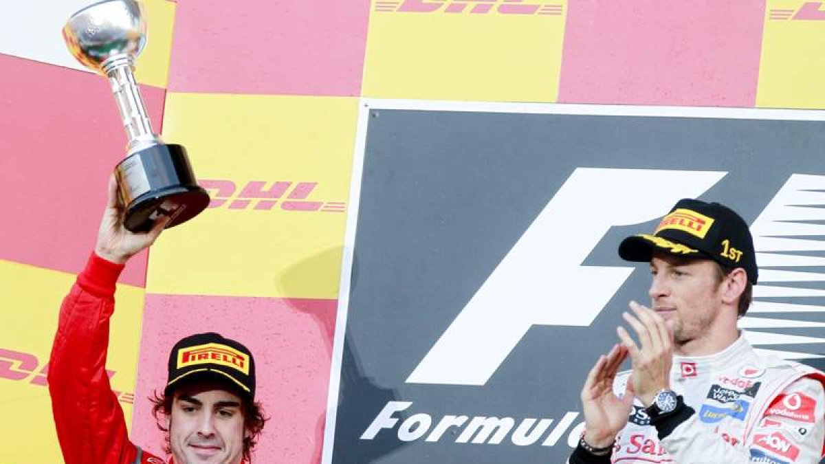 Alonso y Button lucharán por el subcampeonato.