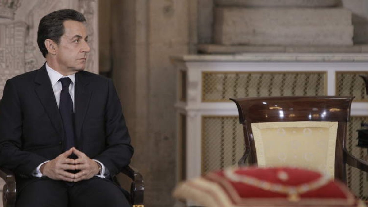 El presidente francés, Nicolás Sarkozy, ayer, durante la ceremonia de imposición del Toisón de Oro.