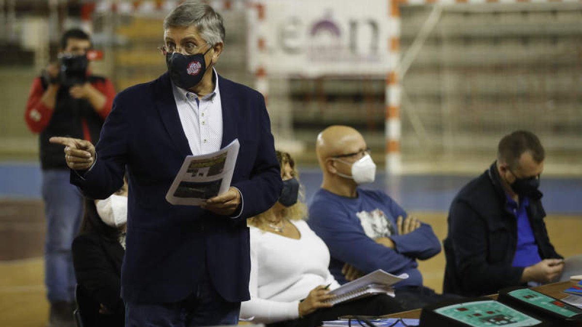 Un momento de la asamblea general del Ademar del pasado mes de septiembre. FERNANDO OTERO