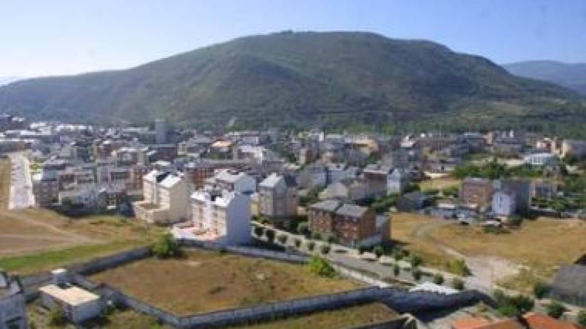 La zona oeste del barrio de Flores del Sil, en la foto, será unida con nuevos viales a La Placa.