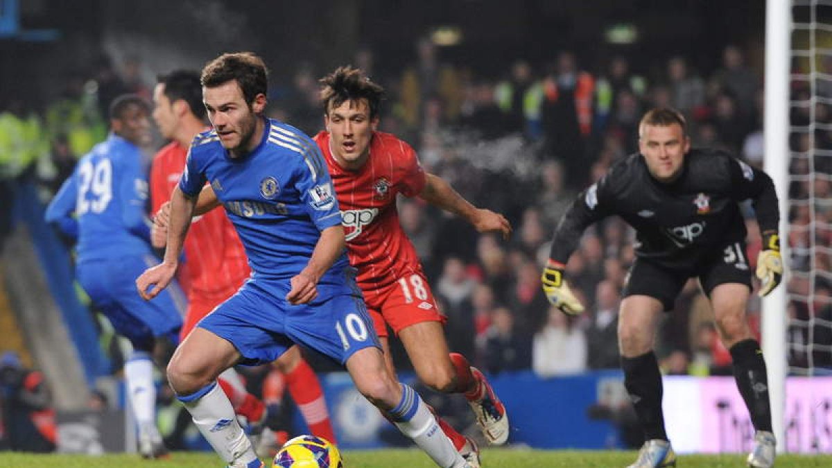 El soberbio gol materializado por Juan Mata no evitó una nueva derrota del Chelsea.