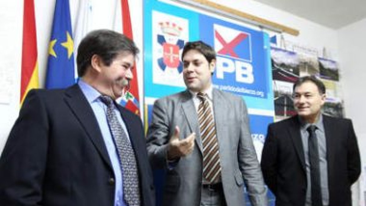Manuel Gancedo, Iván Alonso y Mario Núñez, ayer en la sede del PB.