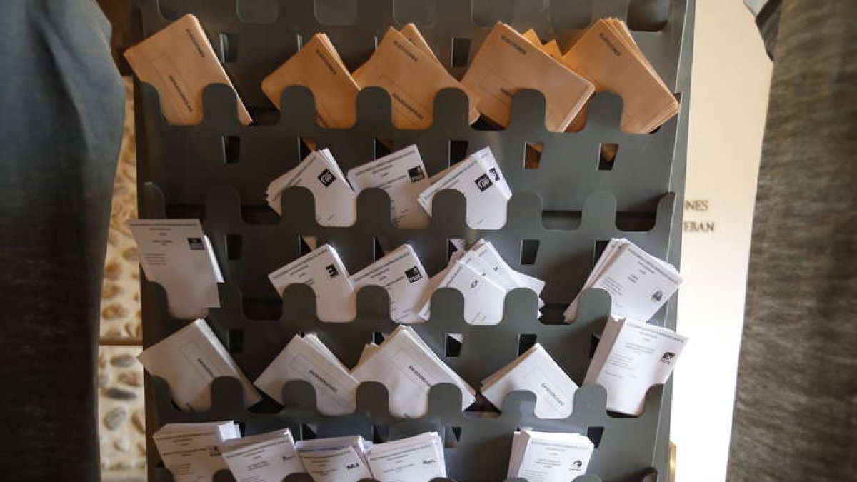 Los primeros resultados consagran el reparto de escaños en León. RAMIRO