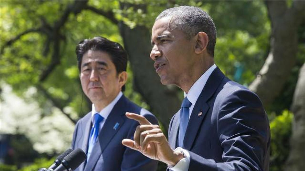 El presidente de Estados Unidos, Barack Obama, en la rueda de prensa junto al jefe del Gobierno japonés, Shinzo Abe.