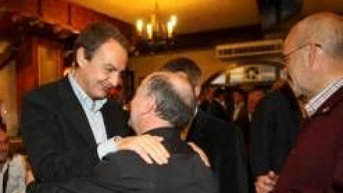 En el Celso, el saludo a los viejos amigos del otro lado de la barra