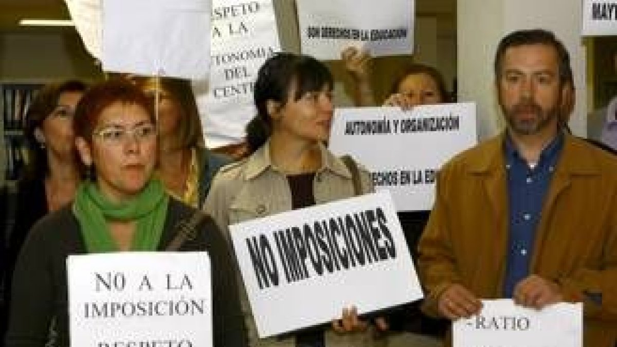 Representantes del profesorado se concentraron esta semana en la Dirección Provincial de Educación